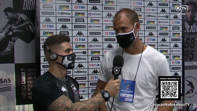 Joel Carli dá entrevista a Fernando Morani, da Botafogo TV
