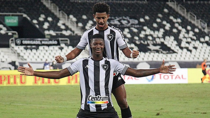 Matheus Babi e Warley comemoram gol em Botafogo x Resende | Campeonato Carioca 2021