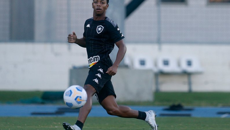 Reserva, Ênio pode ser uma das soluções para trazer velocidade ao Botafogo