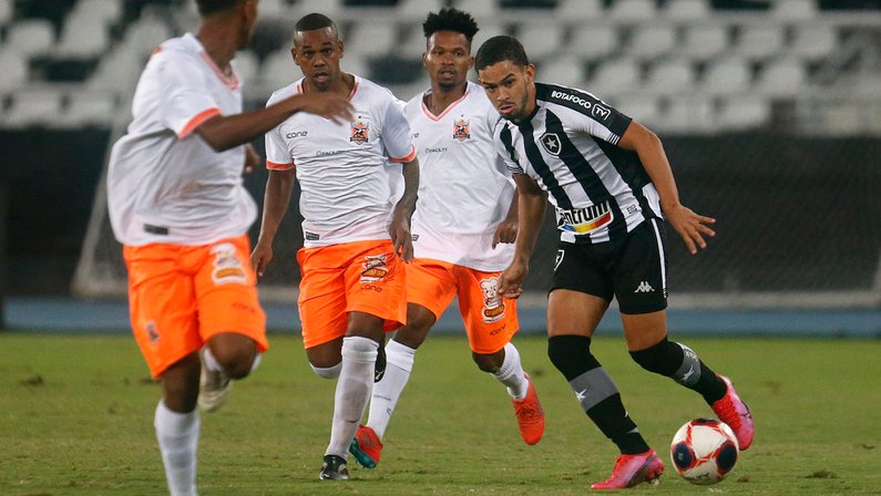 Mesmo com vitória, Botafogo apresenta dificuldades e não passa confiança para final