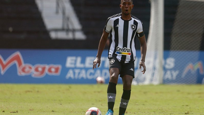 Kanu entende críticas da torcida ao Botafogo, aponta evolução e mira Série B: ‘É tudo’