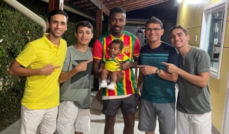 Ex-Botafogo, Kalou veste camisa do Sampaio Corrêa