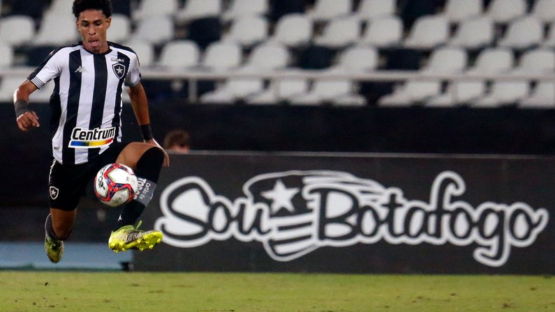 Craque se impressiona com PV, do Botafogo: ‘Tem iniciativa. Não tem medo de jogar’
