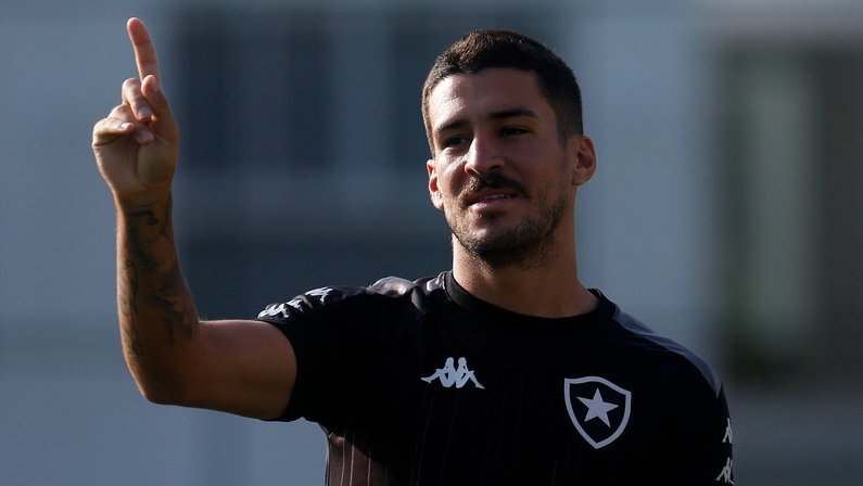 Marcinho assina pré-contrato com CRB e aguarda rescisão com Botafogo para se transferir em definitivo