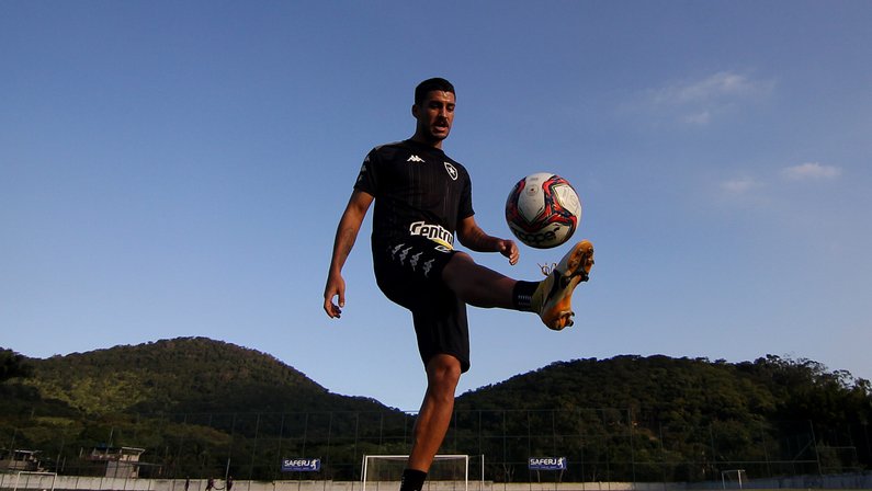 Marcinho inicia treinos no CRB à espera da rescisão contratual com o Botafogo