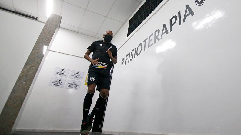 Chay na fisioterapia do Botafogo