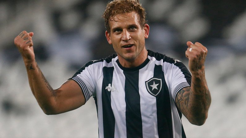 Sem Navarro, Rafael Moura deve ganhar primeira chance como titular desde que chegou ao Botafogo