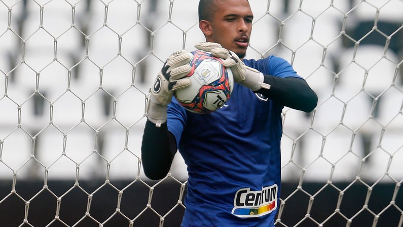 Diego Loureiro brilha contra o Cruzeiro e recupera confiança no Botafogo: ‘Já contribuiu com muitos pontos’