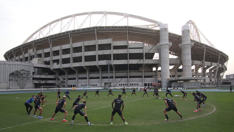 Botafogo planeja reforma completa do campo anexo do Nilton Santos após Série B