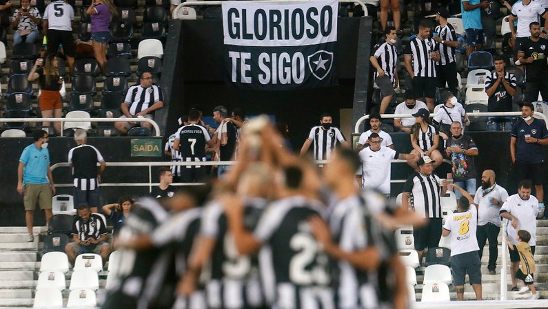 Torcida no Estádio Nilton Santos - Botafogo x Sampaio Corrêa
