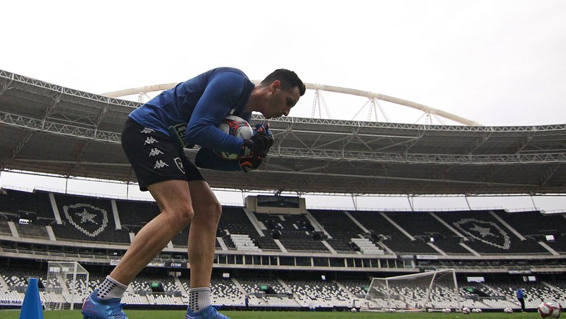 Gatito Fernández pode manchar bela história no Botafogo
