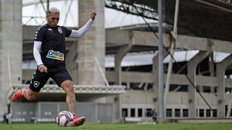 Proposta do Miami FC não agrada a Rafael Navarro, do Botafogo; desejo é ir para a Europa
