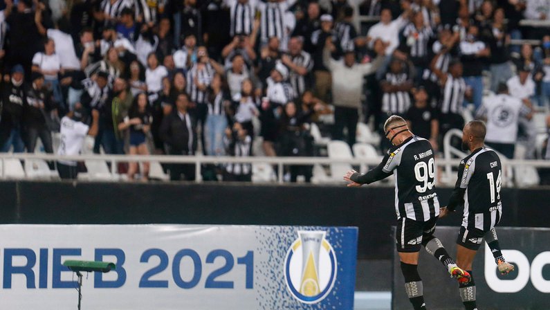 Análise: após início encaixotado, Enderson abre o time e tudo flui na vitória do Botafogo sobre o Brusque