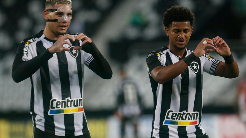 Pitacos: parabéns a Pedrinho, brilhante nos comentários na vitória do Botafogo; torcida e time dão show