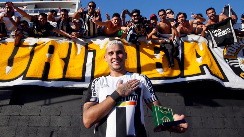 Rafael Navarro é eleito o craque do jogo e comemora título do Botafogo: ‘Missão cumprida’