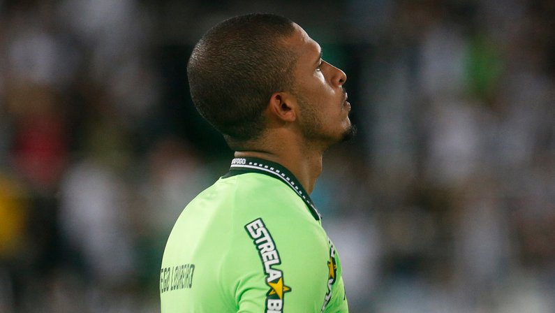 Diego Loureiro celebra crescimento e estar ‘criando casca’: ‘Sarrafo no Botafogo é mais alto’