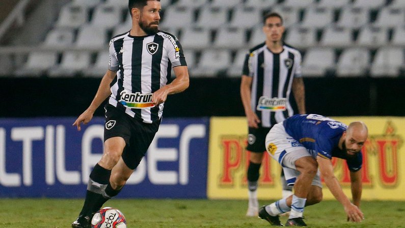 Ricardinho fica fora da relação do Botafogo contra o Vasco; Romildo é relacionado