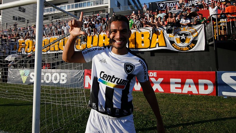 Marco Antônio projeta fazer ‘grande história’ no Botafogo: ‘Se depender de mim, quero ficar até 2024, 2025…’