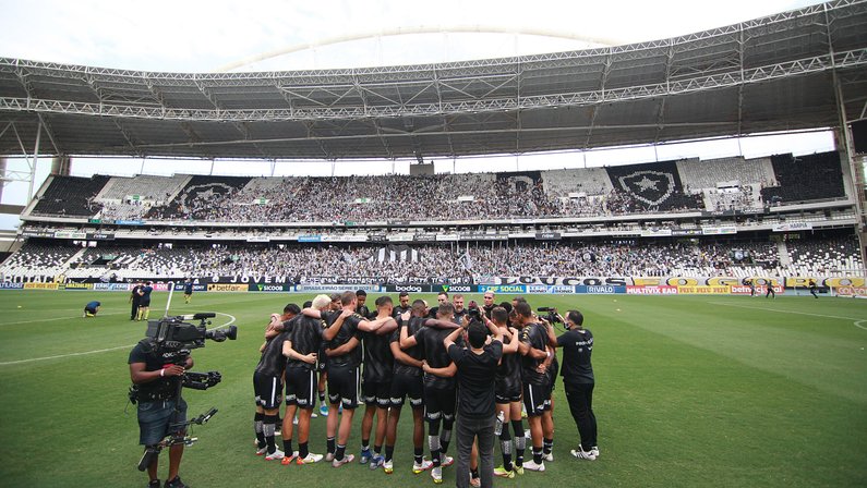Blog: ‘Botafogo teve dificuldades para religar modo competitivo, mas respeitou estádio lotado e reagiu’