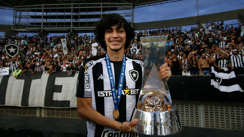 Matheus Nascimento deve ganhar mais chances no Botafogo em 2022: ‘Quero contar mais com ele, precisa ser referência’, diz Enderson