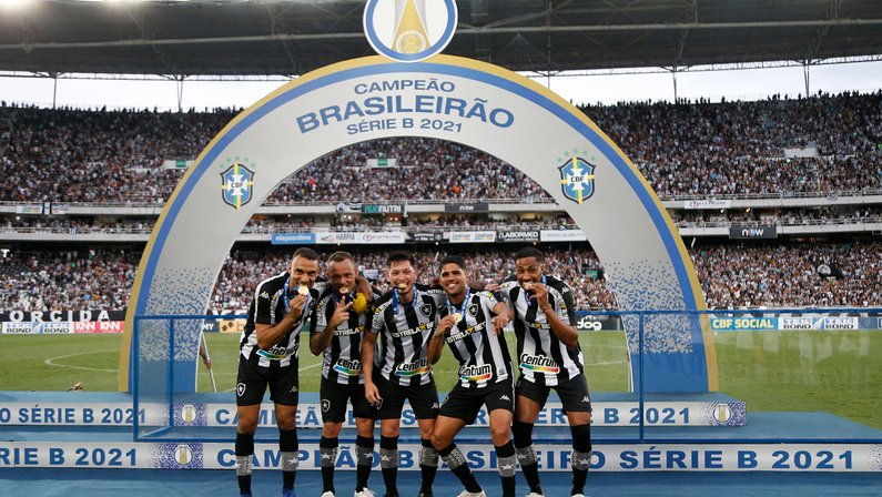 Jornalista vê Botafogo como exemplo para Cruzeiro e Vasco e para Grêmio se cair