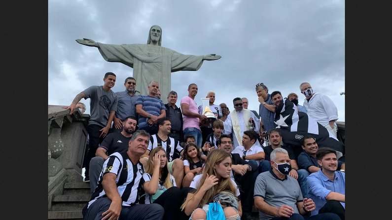 Botafogo é homenageado no Cristo Redentor