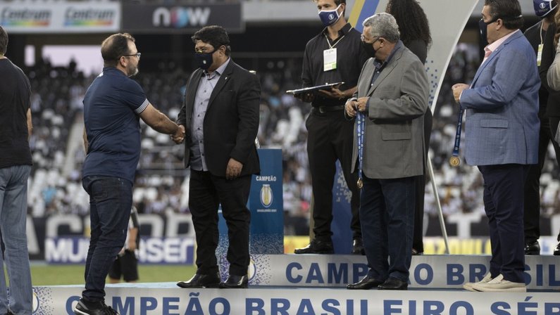 Presidentes da CBF e da Ferj acompanham festa e parabenizam Botafogo pelo título da Série B