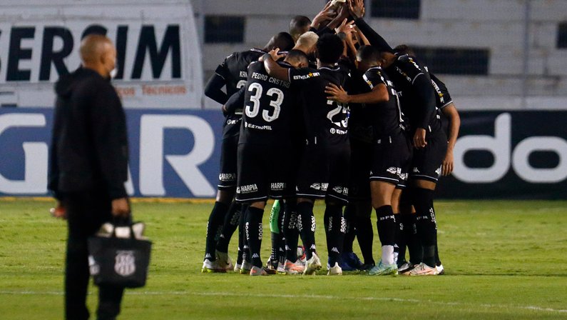 Blog: ‘Botafogo amadureceu e tem sólido sistema defensivo, com três gols sofridos em dez jogos’