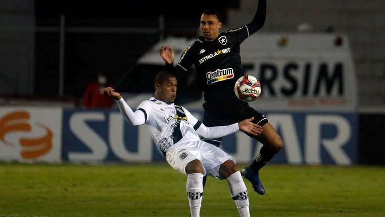 Enderson elogia Gilvan e exalta sistema defensivo do Botafogo: só um gol sofrido nos últimos sete jogos