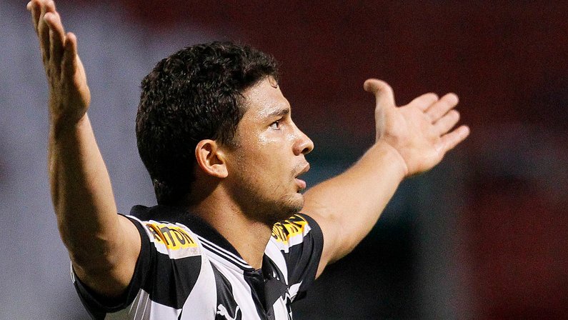 Botafogo mantém conversas por Elkeson e planeja formalizar nova proposta em breve