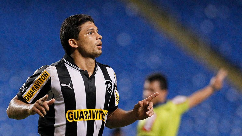 Com valores ainda distantes, Elkeson quer participação em marketing, e estafe enviará contraproposta ao Botafogo