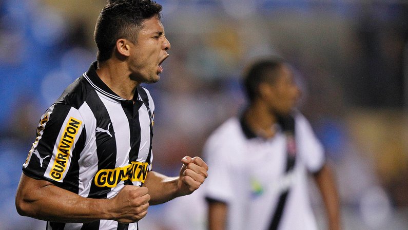 Estafe de Elkeson vê acordo com Botafogo ‘próximo’; depósito de Textor deve cair até semana que vem