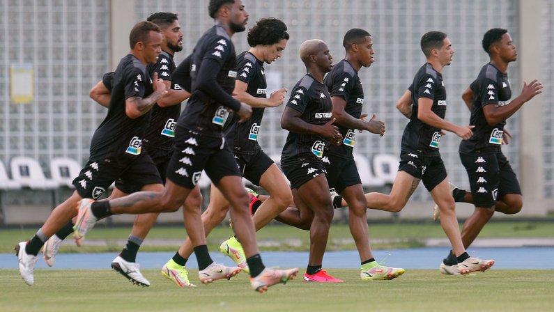 Com fim das férias da Kappa, Botafogo deve anunciar acordo com a Volt esta semana e já tem desenho da camisa pronto