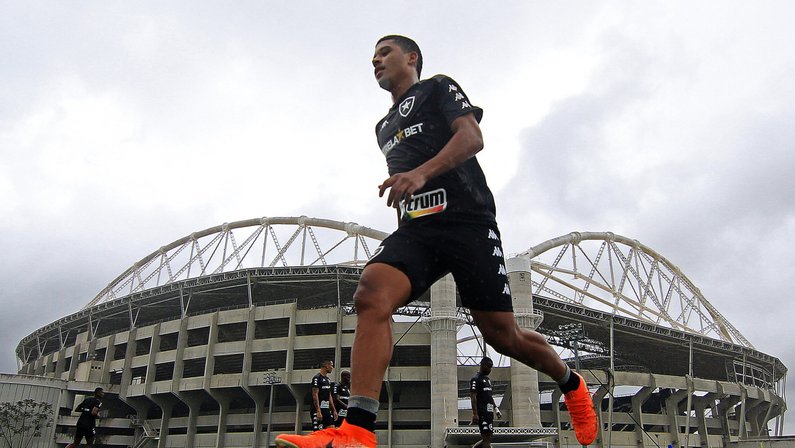 Após cirurgia, Vinícius Lopes se recupera e reforça Botafogo na fase decisiva do Campeonato Carioca