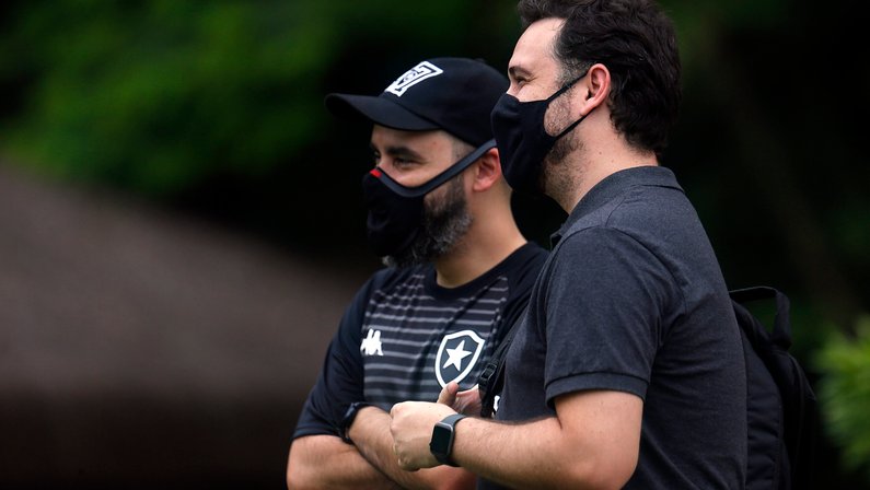 Botafogo tem cinco posições como prioridade na busca por reforços; nova equipe de analistas já tem lista