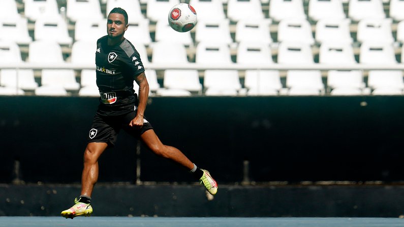 Rafael se diz pronto para fazer função de Daniel Borges no Botafogo: ‘Joguei na Inglaterra e sei bem como é’