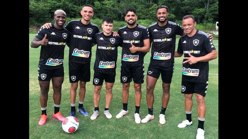 Jonathan Silva, Luiz Fernando, Ronald, Daniel Borges, Diego Gonçalves e Carlinhos em treino do Botafogo no CT Lonier