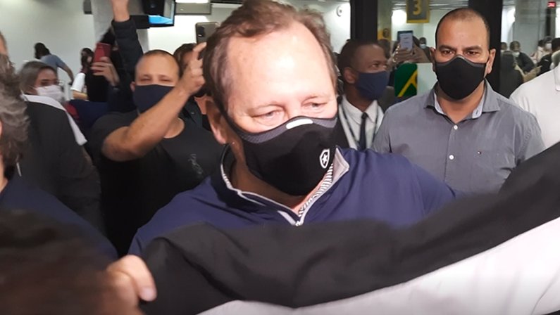 Chegada de John Textor ao Rio de Janeiro para assinar contrato com o Botafogo