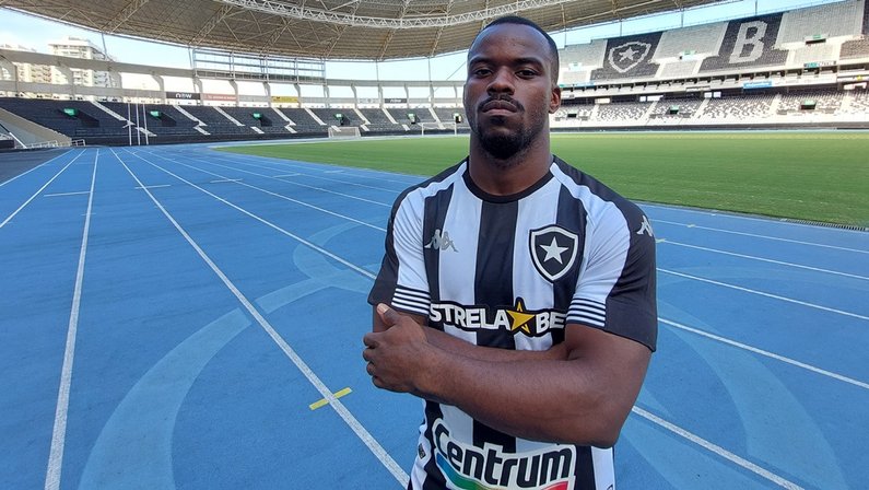Botafogo confirma renovação de Kayque por mais seis meses, e volante celebra: ‘Sinto-me honrado de estar num clube grandioso’