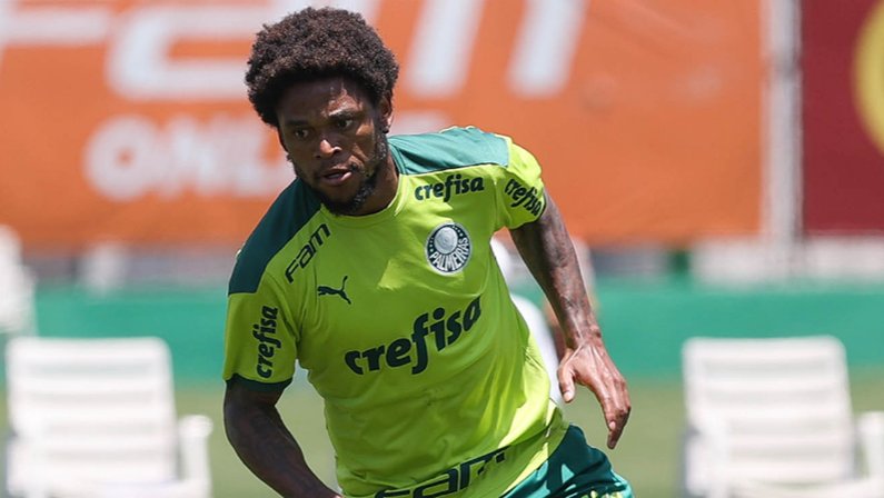 Luiz Adriano no treino do Palmeiras em novembro de 2021