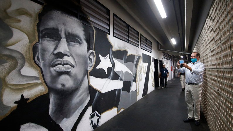 Colunista aposta em ‘resgate do passado glorioso’ do Botafogo com Textor: ‘Expectativas dele se alinham às dos torcedores’