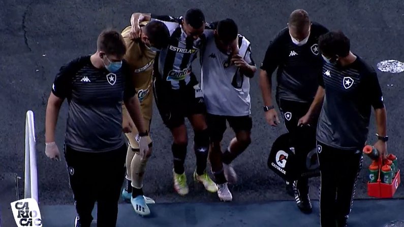 Boavista x Botafogo: Rafael sofre pisão, sai no intervalo sem conseguir apoiar o pé e preocupa