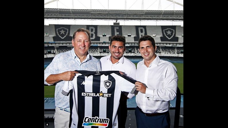 Jhon Textor com os consultores Danilo Caixeiro e Thairo Arruda no Estádio Nilton Santos, do Botafogo