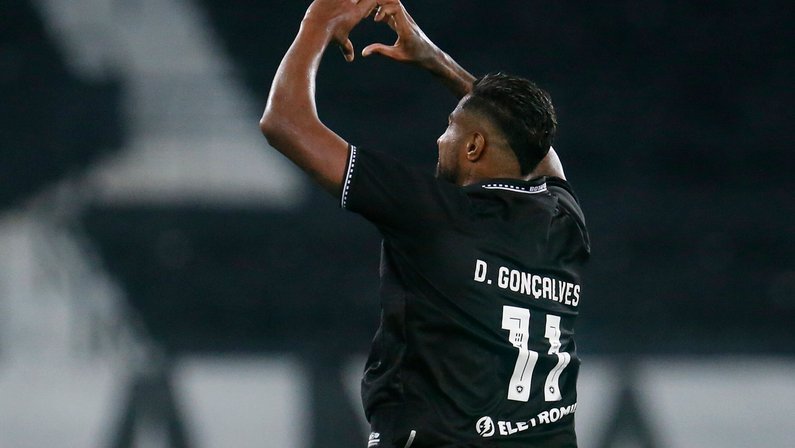 Pitacos: Diego Gonçalves vira protagonista no Botafogo; Gatito volta bem; Breno e Fabinho formam boa dupla