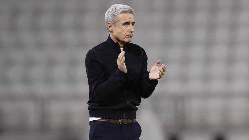 Botafogo teve duas conversas por novo técnico no Brasil e várias em Portugal; Textor confirma que uma das negociações é com Luís Castro