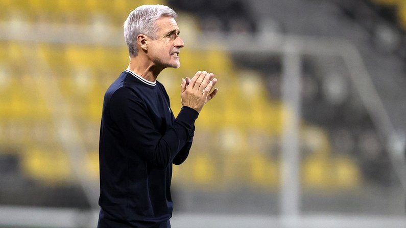 Botafogo negocia para não pagar multa de Luís Castro; contrato com Al-Duhail vai até maio