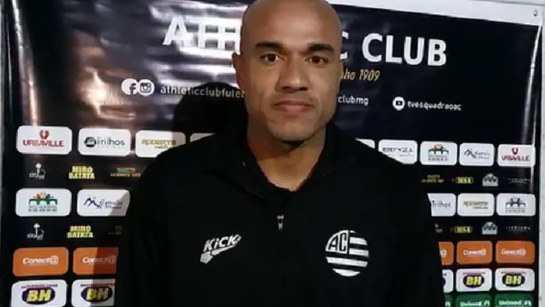 Ex-Botafogo, Roger vê provável saída de Enderson como ‘grande sacanagem’ e critica busca por portugueses: ‘Não concordo com bacalhoada chegando. Parece que inventaram o futebol’