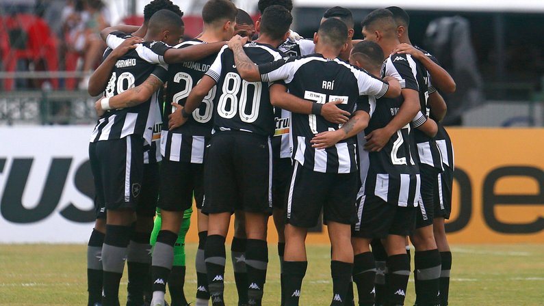 Comentaristas se preocupam com início do Botafogo no Brasileiro com novo treinador: ‘Deveria ter sido resolvido antes, mas ainda dá para começar bem’