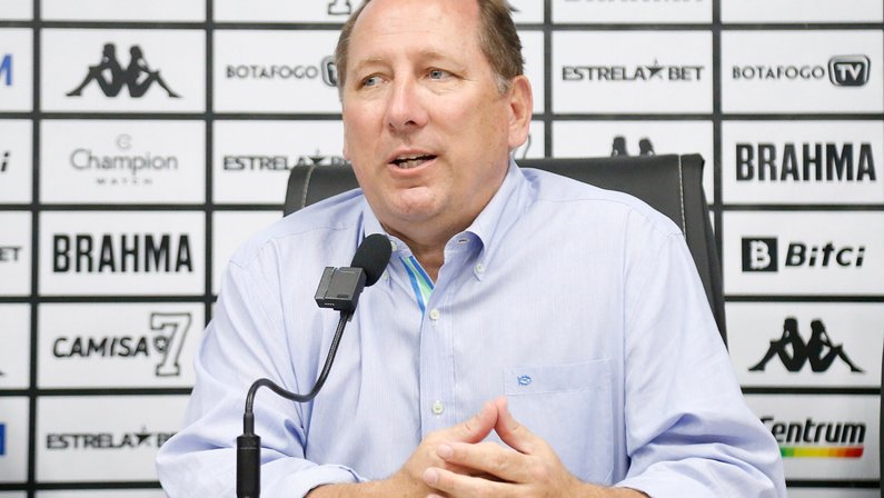 Acionista do Botafogo, John Textor vai à sede da CBF no Rio