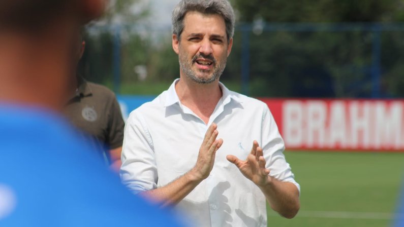 Eduardo Freeland, ex-Botafogo, é apresentado pelo Bahia